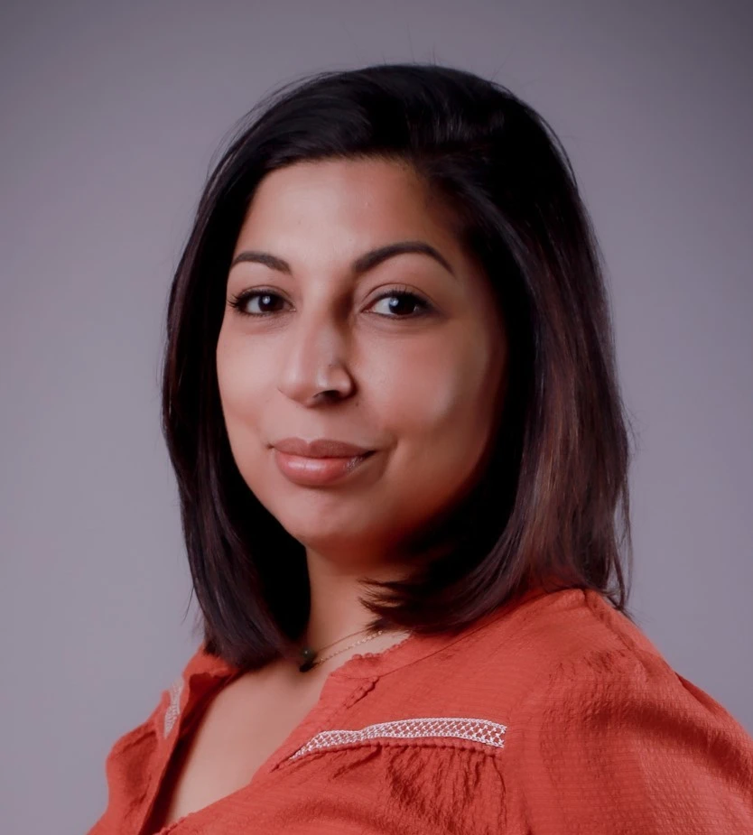 Portrait de Souad Benchikh, hypnothérapeute à Paris 15, pour la page À propos